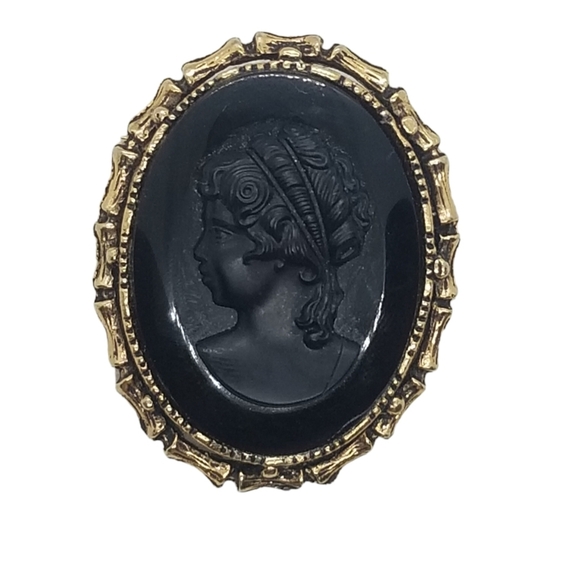 VINTAGE VICTORIAN REVIVAL STYLE BLACK GLASS & GOLDTONE CAMEO MOURNING BROOCH - Picture 1 of 4